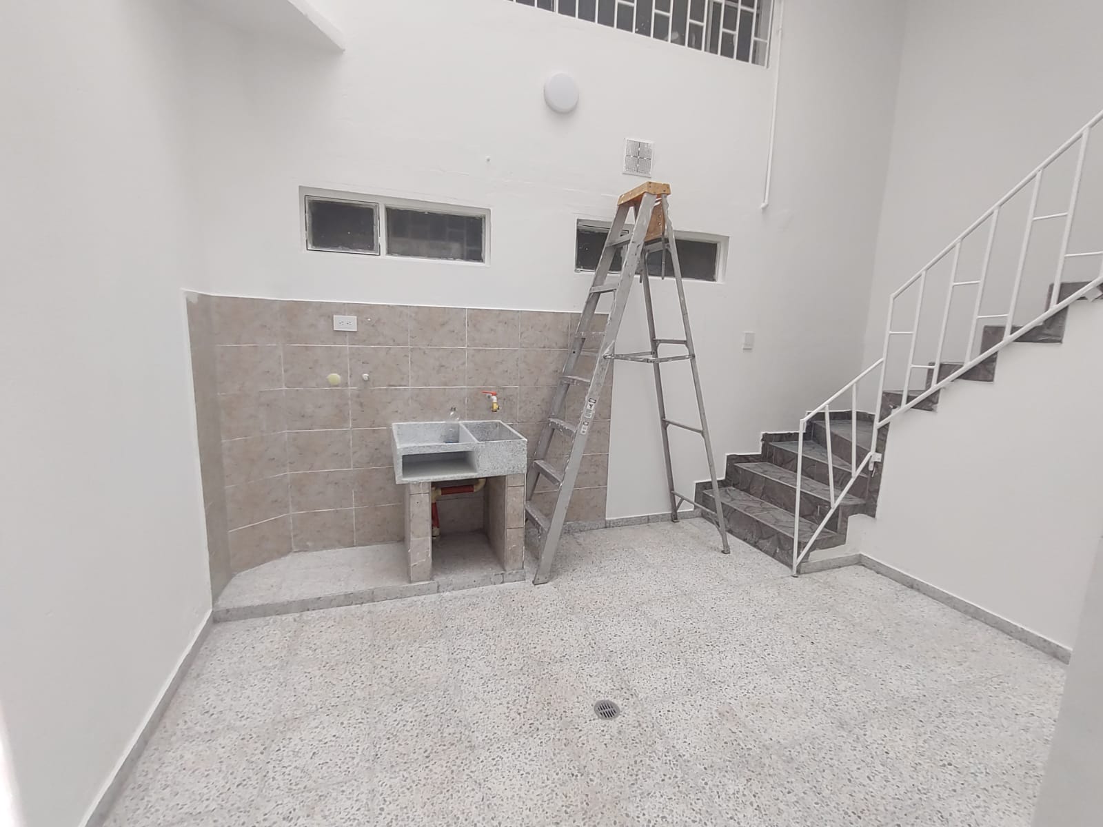 EXCELENTE OPORTUNIDAD DE NEGOCIO!! ARRENDAMOS LOCAL SAN EUSEBIO